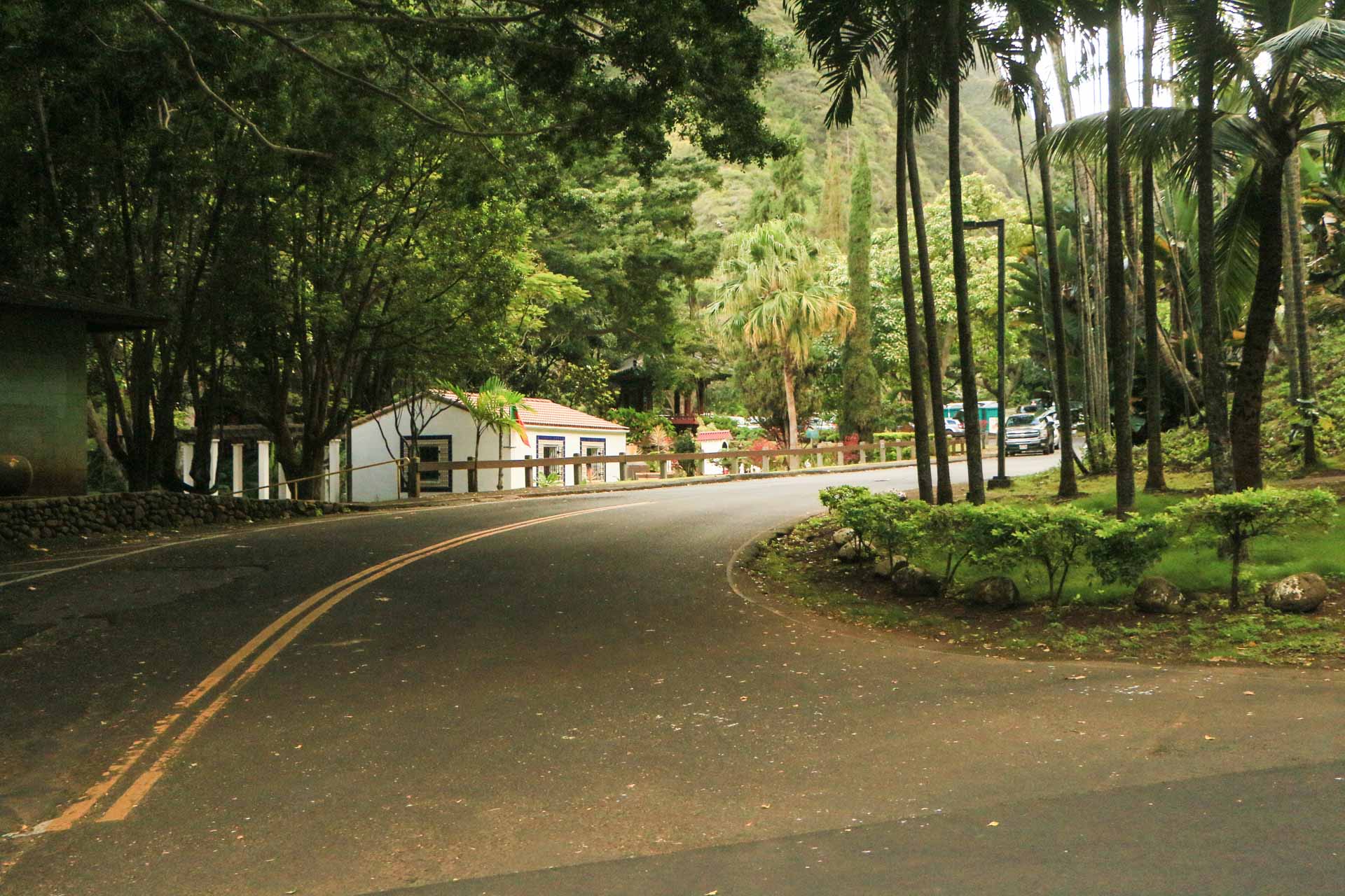 Kepaniwai-road-entrance