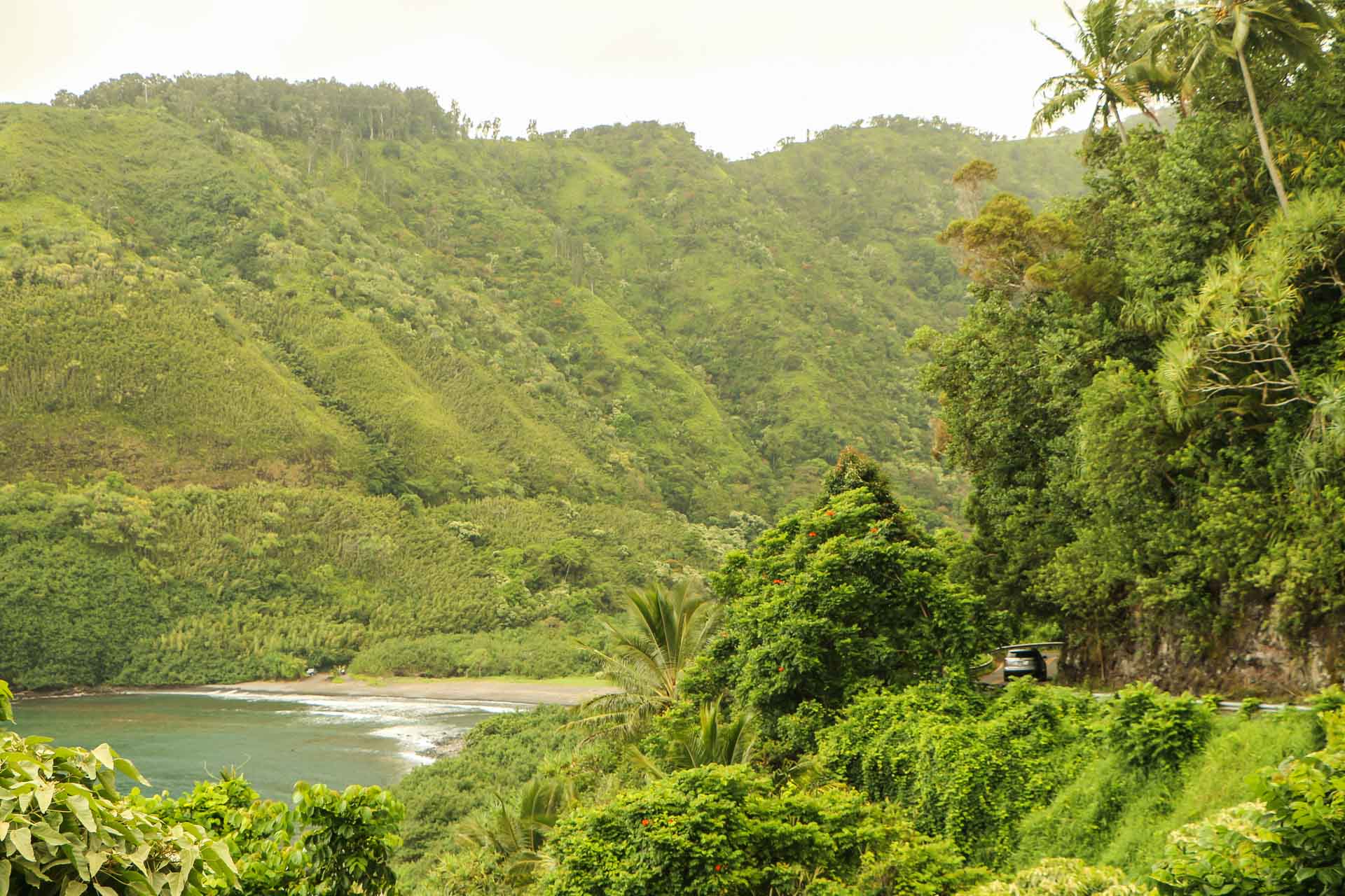 road-to-hana-road-cliff